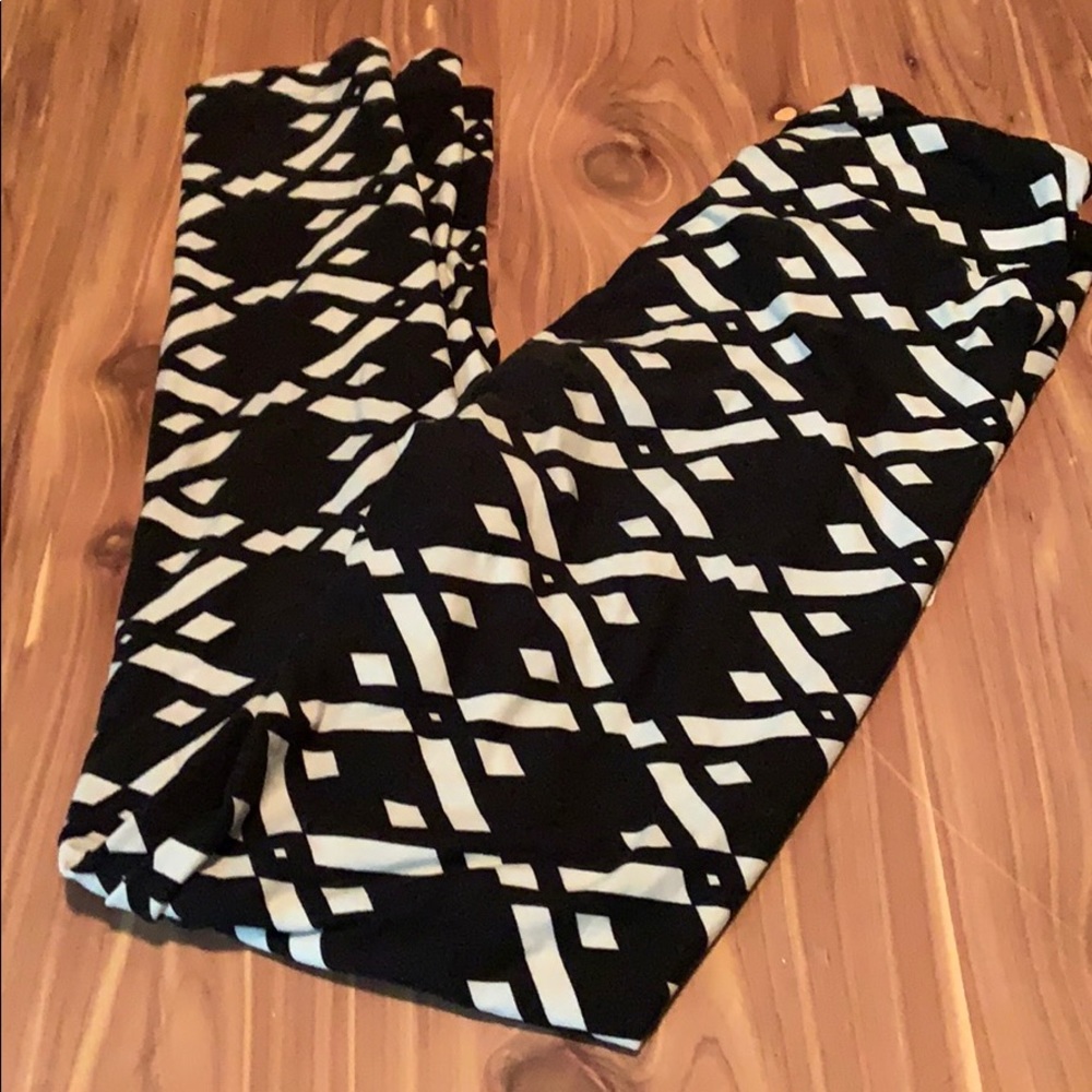 Lularoe black and white leggings